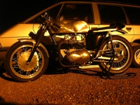 www.etmoteur.fr_media_photos_motos_photo_t100_et_2009_croix_petit.jpg