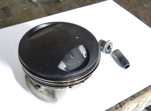 www.etmoteur.fr_media_xt500_images_xt500_piston_lamage_01_petit.jpg
