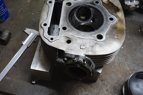 www.etmoteur.fr_media_xt500_images_xt500_piston_lamage_03_petit.jpg