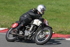 www.etmoteur.fr_medias_photos_motos_photo_croix_caiman_2004_img_0460_petit.jpg